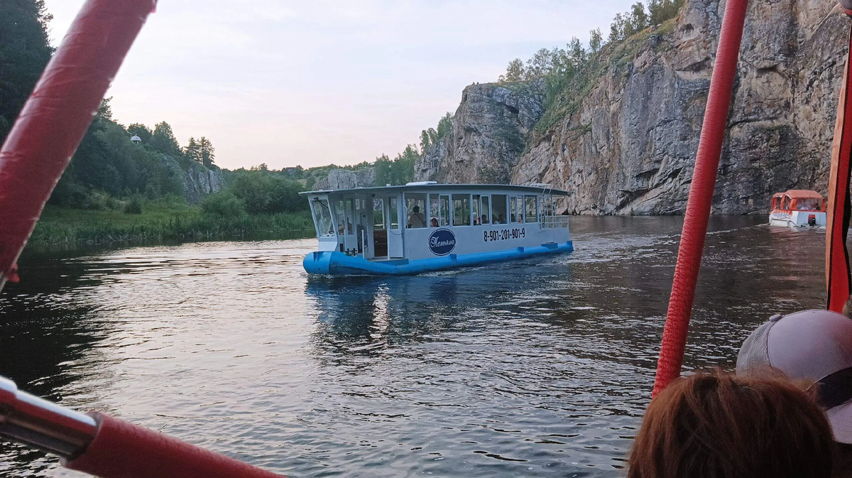 Прогулка на кораблике по Исетскому каньону