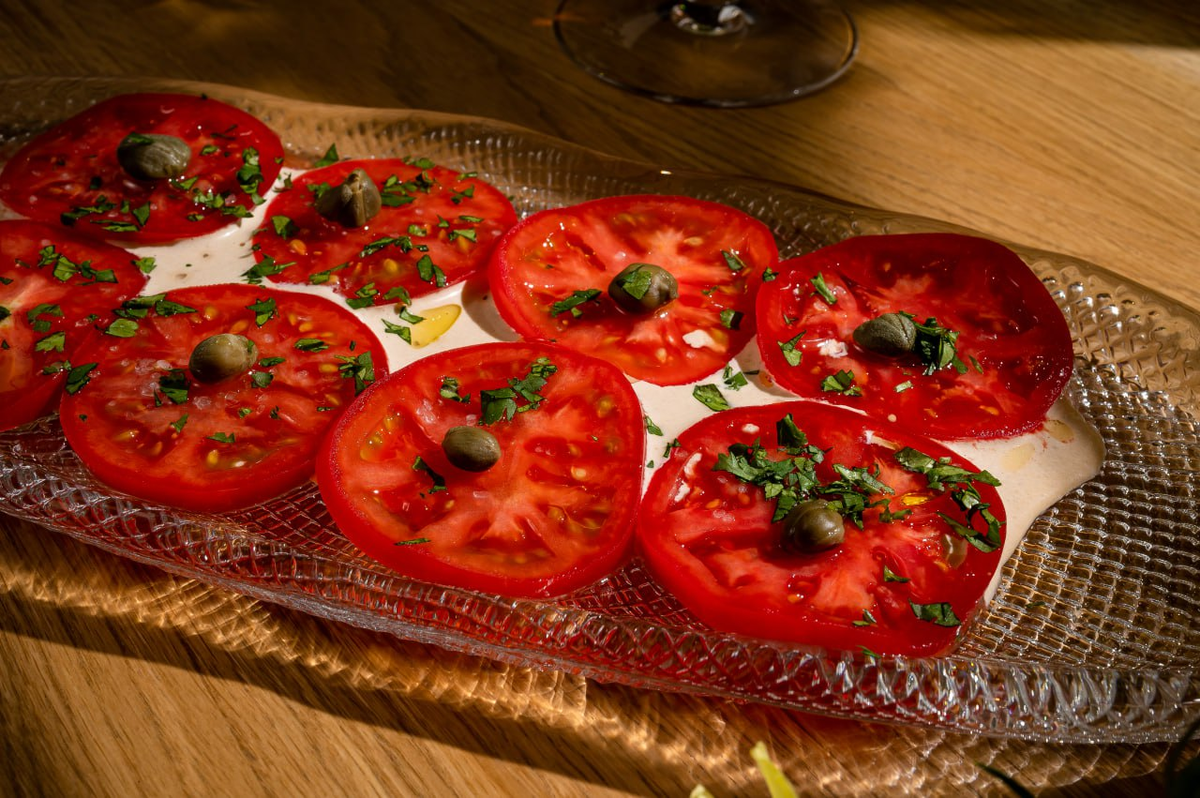 Фото: томаты тоннато в ресторане Omela