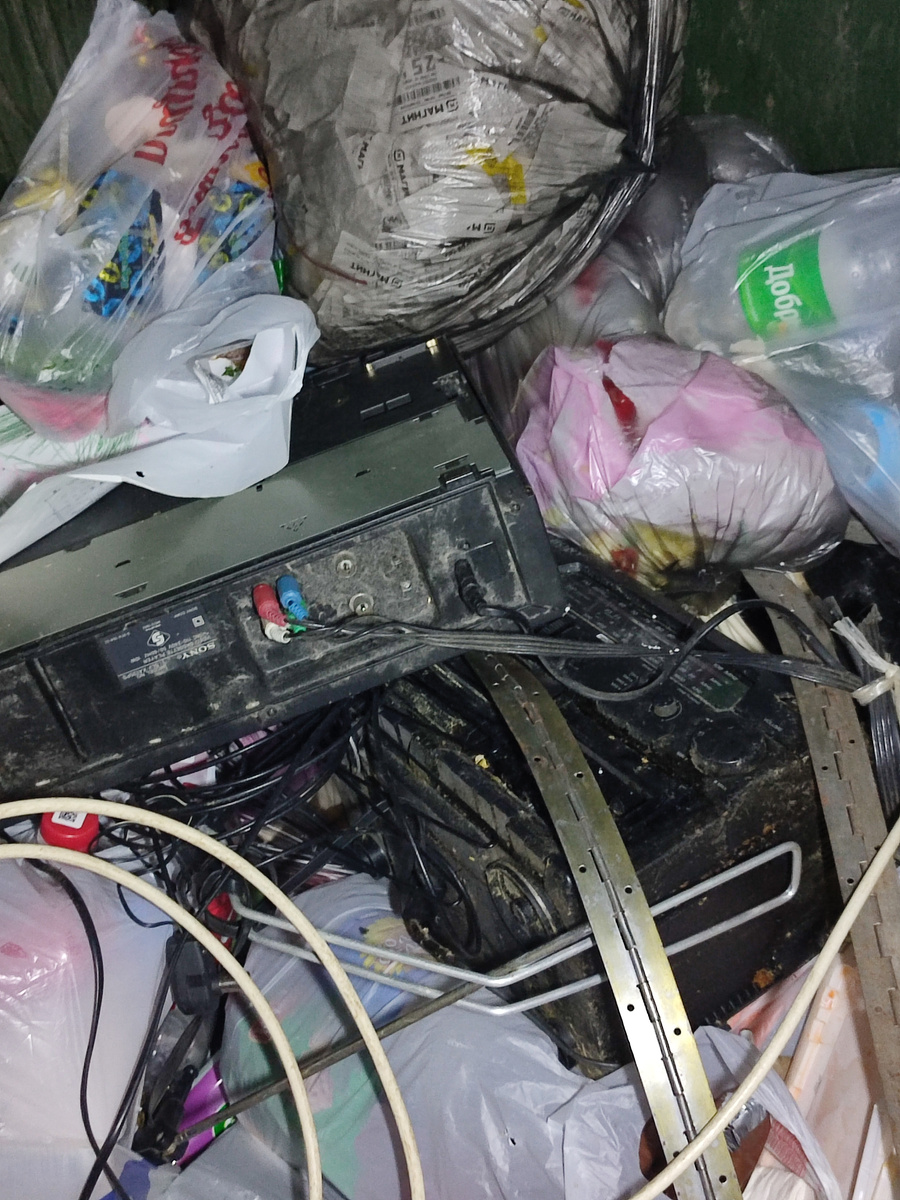 Антенна и петли были сданы вчера.