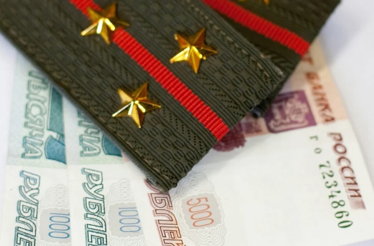 Сколько прибавят военным пенсионерам с 1 октября
