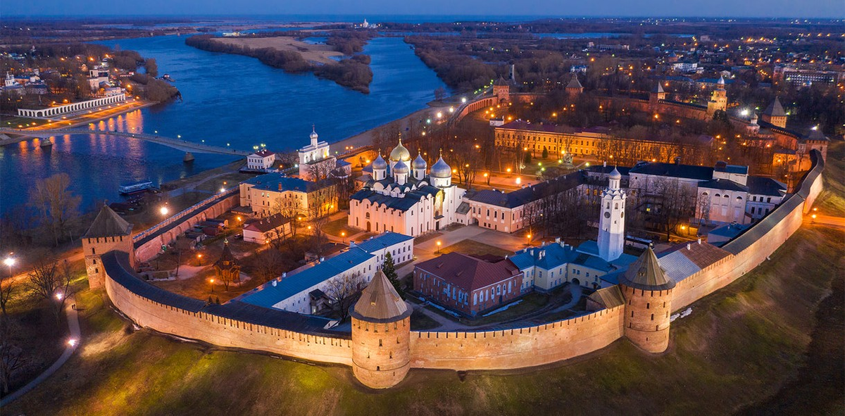 Novgorod city. Новгородский Детинец Великий Новгород. Великий Новгород древний Детинец. Новгородский Кремль Детинец. Великий Новгород крепость.