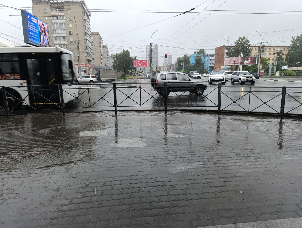 Дождик, пока я жду его окончания в метро