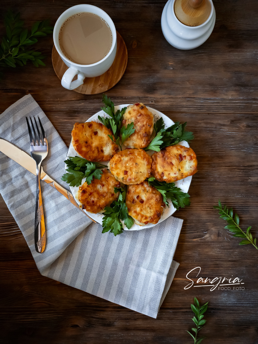 Оладьи с колбасой и сыром 