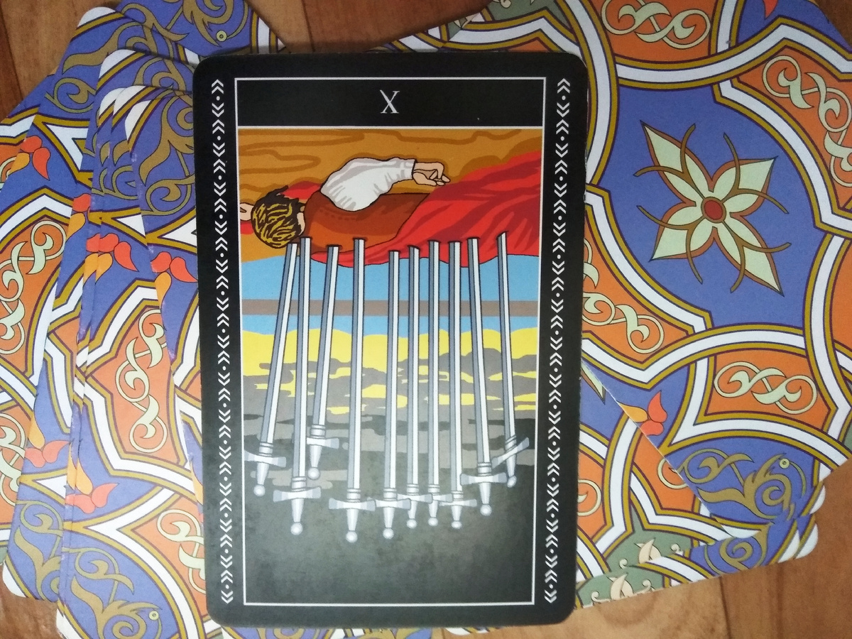 Перевернутая Десятка Мечей! - О! УЖАС!