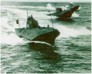 Советские торпедные катера выходят в атаку