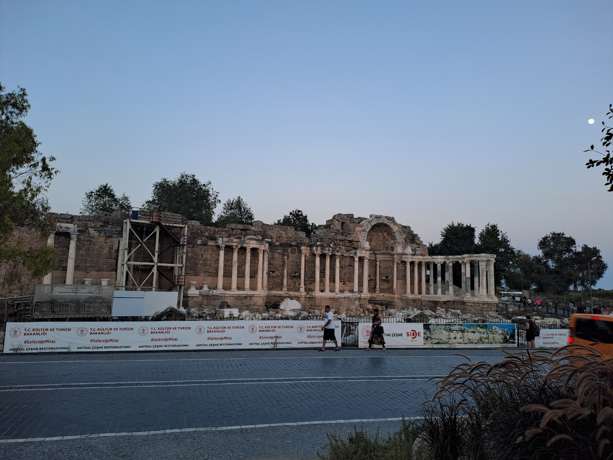 Фонтан Нимфеум