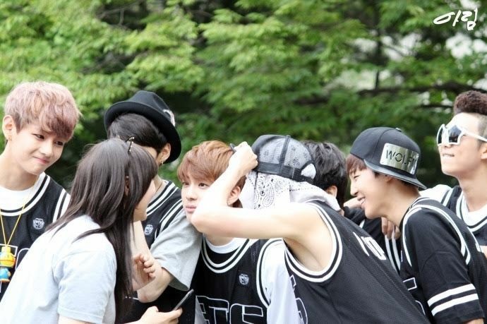 Кто такой биас из бтс. Биас бтс. Биасы бтс. Bts shinee. Что такое биас в bts.