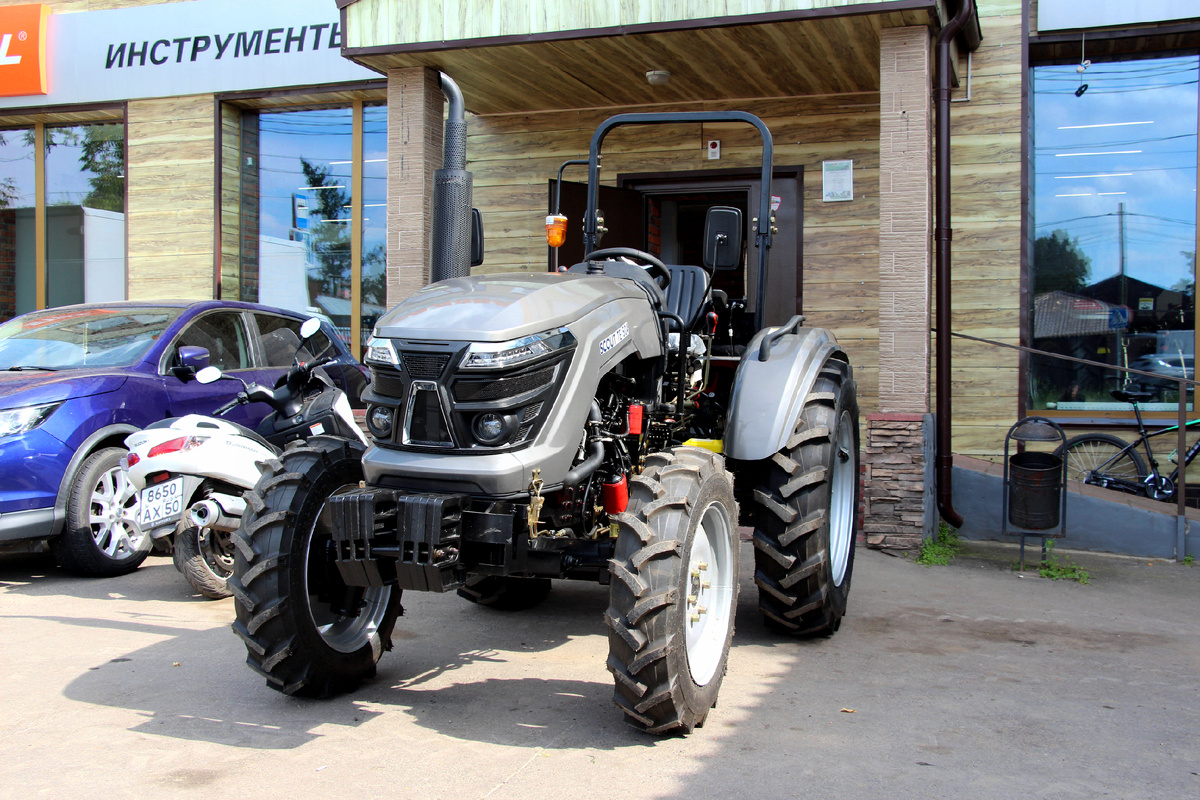  Трактор СКАУТ TE-504 – это мощный и надежный помощник для фермеров и аграриев, который выделяется среди других моделей благодаря своим характеристикам и возможностям.