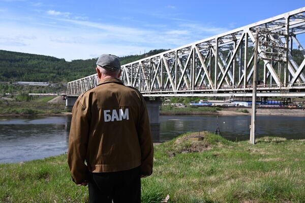 Железнодорожный мост через реку Лену в городе Усть-Куте Иркутской области. В 2024 году в России торжественно отметят 50-летие с начала строительства Байкало-Амурской магистрали (БАМ).