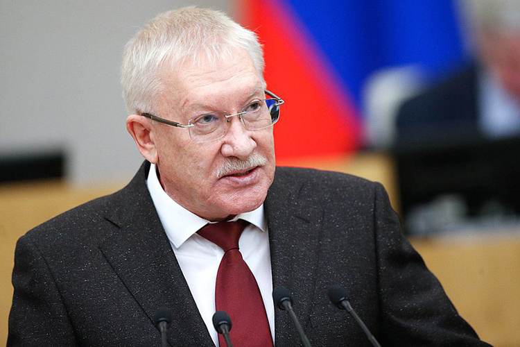    Олег Морозов: «Наш законопроект не распространяется на случаи выезда в служебные командировки, то есть российская парламентская дипломатия нашей инициативой не ограничивается».   
Фото: duma.gov.ru