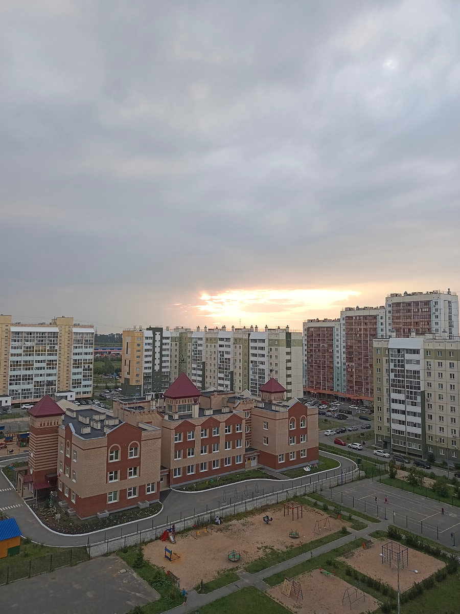 СЕЙЧАС ТАКОЙ ВИД ИЗ НАШЕГО ОКНА