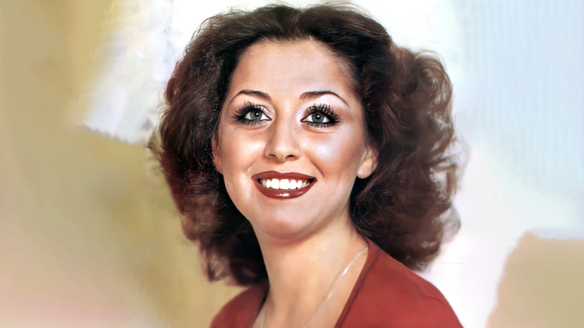 Эльвира Зубкова на обложке советского журнала «МОДА», 1980 год.