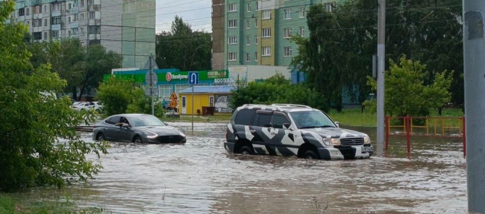    Ливень в Барнауле. Источник: "Толк"