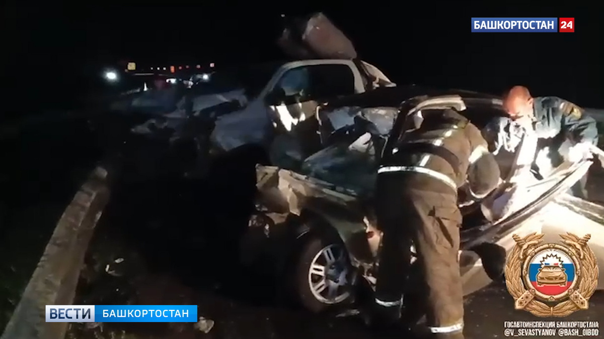    В Башкирии столкнулись три иномарки: погиб один из водителей