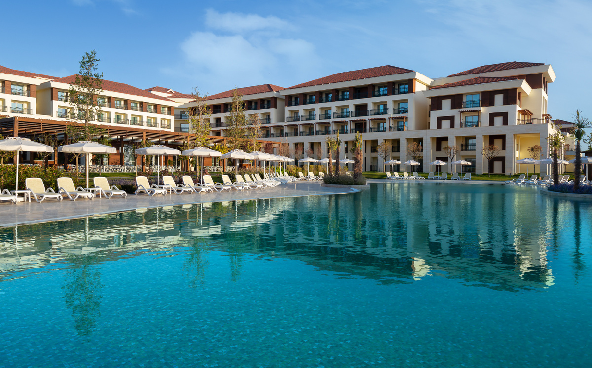 Rixos Water World Aktau — это роскошный новый отель для семейного отдыха, расположенный непосредственно на побережье Каспийского моря. Он работает по системе «всё включено».