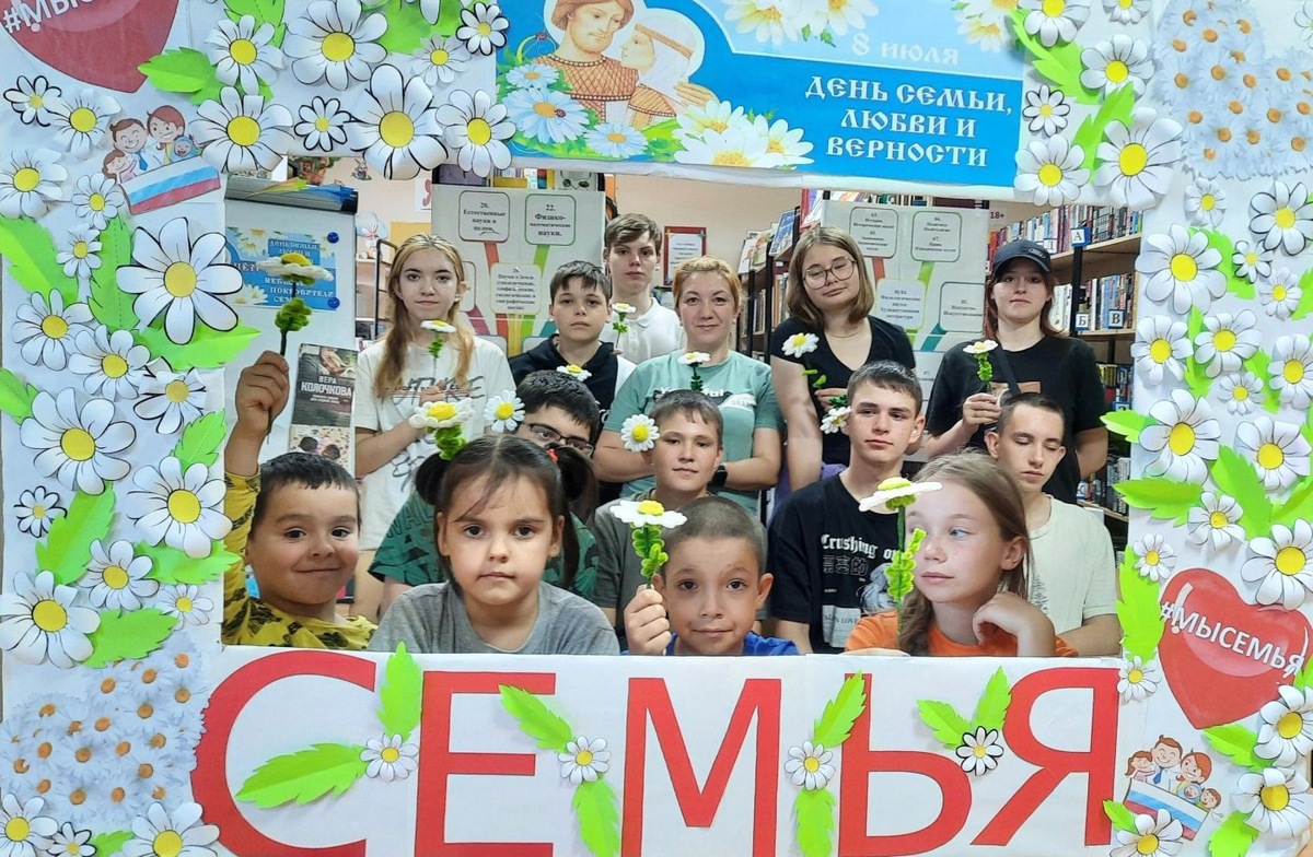    Жители Нефтеюганского района отметили День семьи, любви и верности, организовав семейный пикник