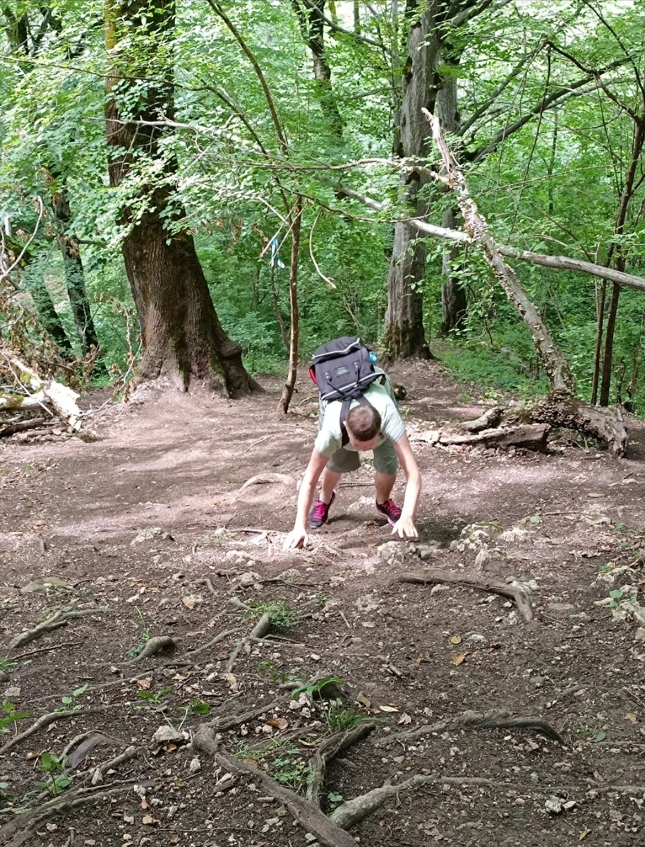 А кто то шел и так