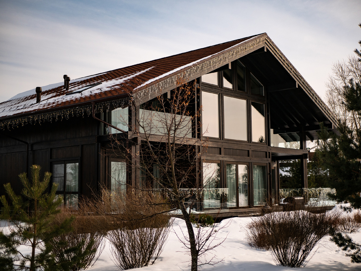 Теплый загородный дом по проекту "Элон" компании NATURI