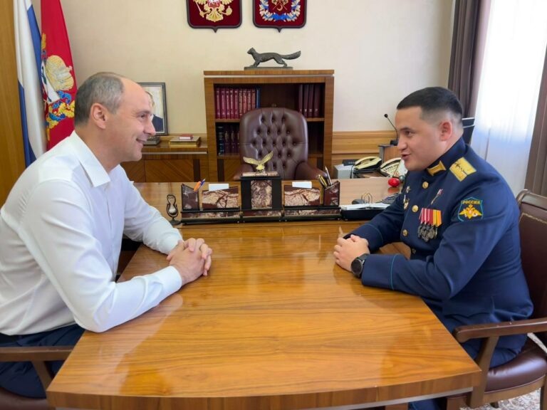    Денис Паслер встретился с Героем России Нурсултаном Муссагалеевым из Новосергиевки Марина Шарт