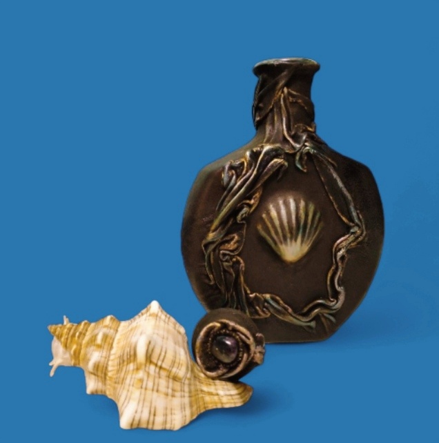 Штоф,декор натуральная кожа с аметистом.