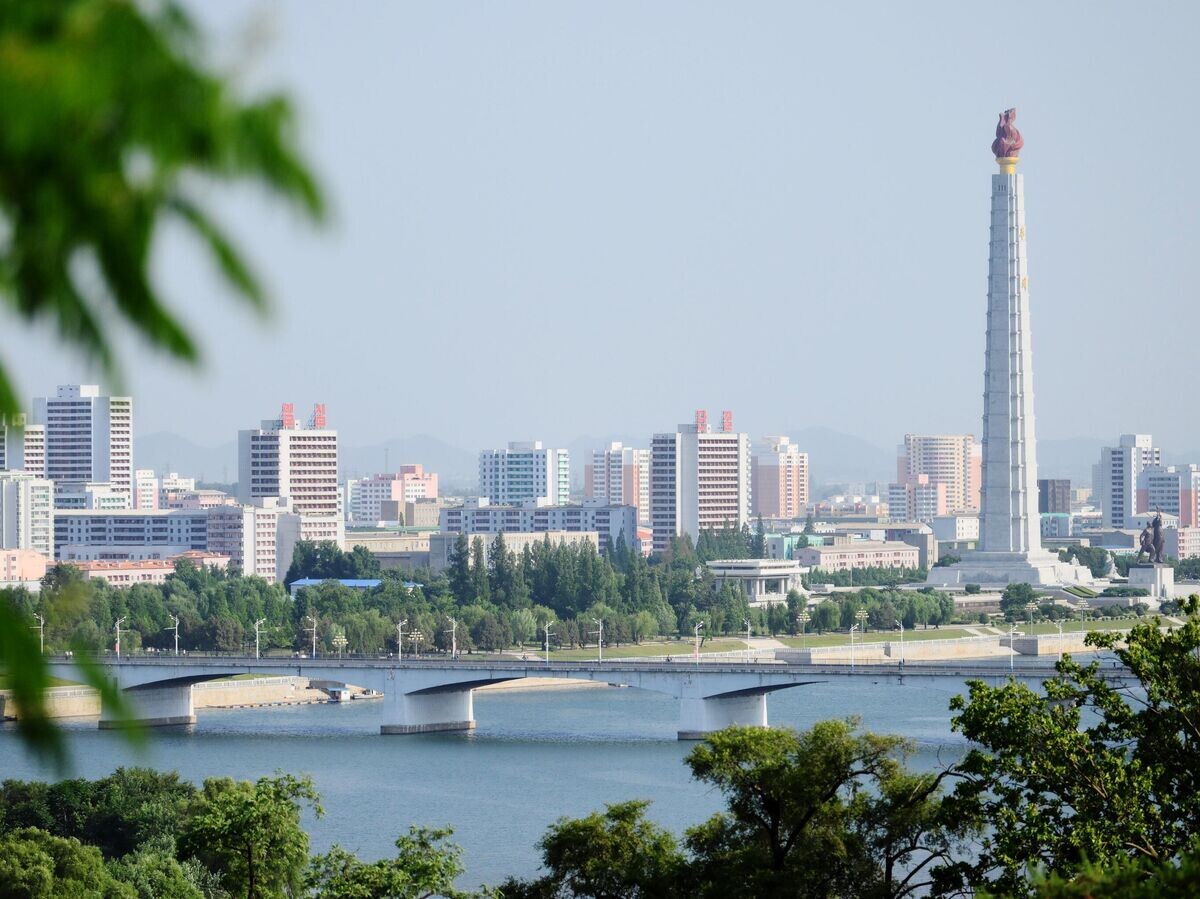    Вид Пхеньяна. На дальнем плане справа: Монумент идей чучхе© РИА Новости / Кристина Кормилицына