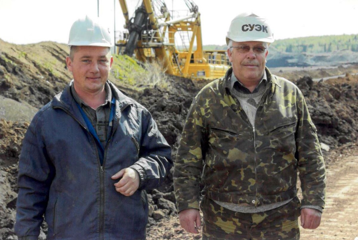 Михаил Михайлович Орешкин (справа)