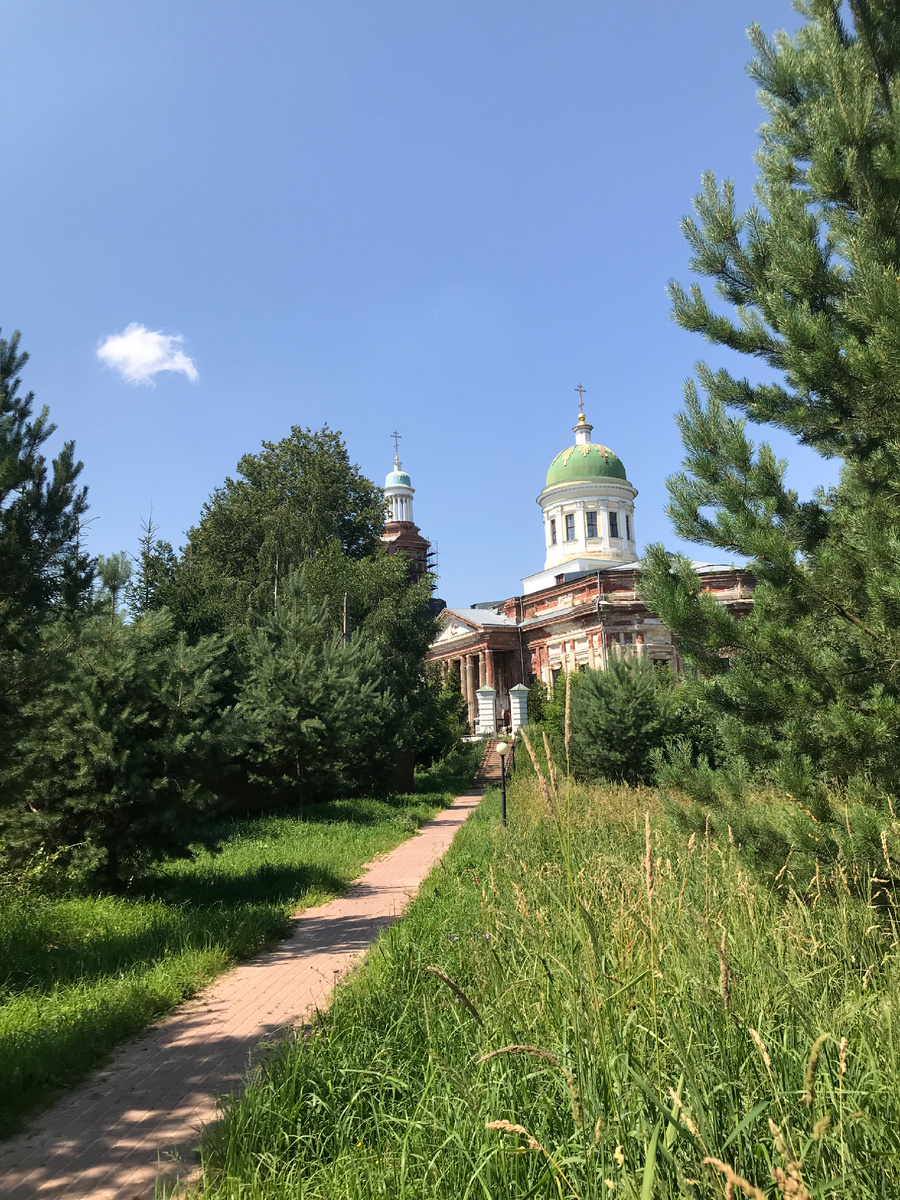 Место для храма выбрано на вершине