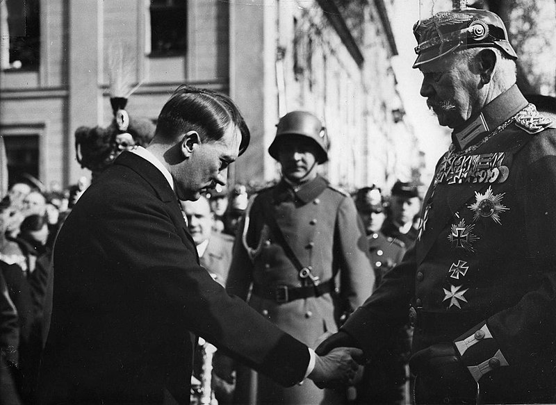 Рейхспрезидент Пауль фон Гинденбург назначает Адольфа Гитлера рейхсканцлером.