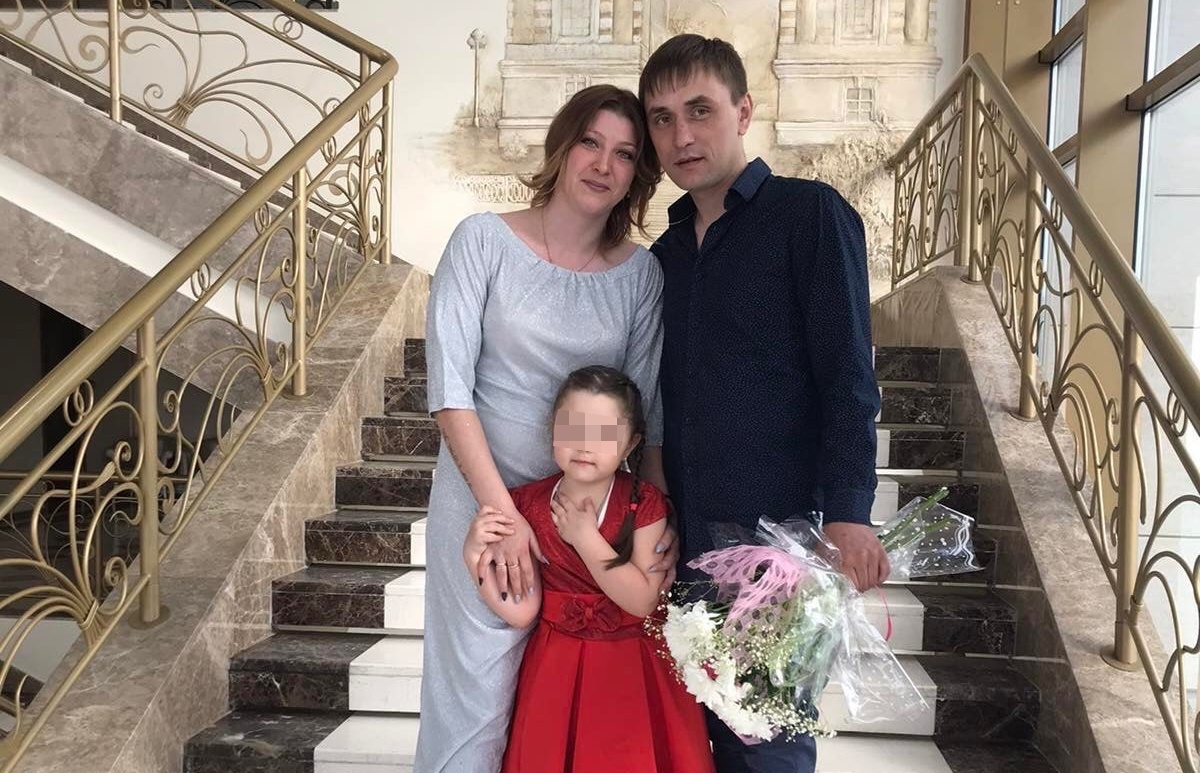Девочка не может смириться с потерей отца. Фото: соцсети