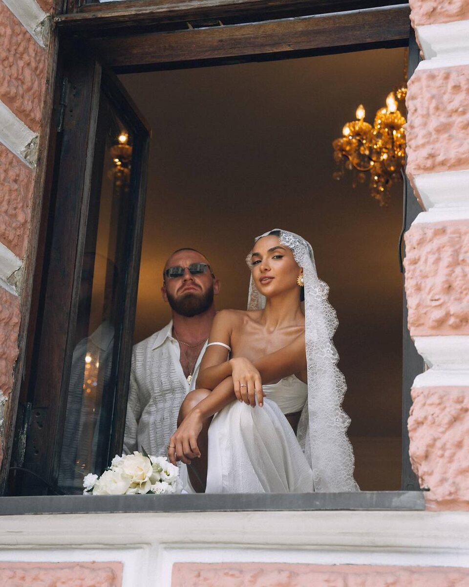 
Никита Серов и его девушка Полина официально стали мужем и женой. Такой тренд среди резидентов нам определенно нравится!