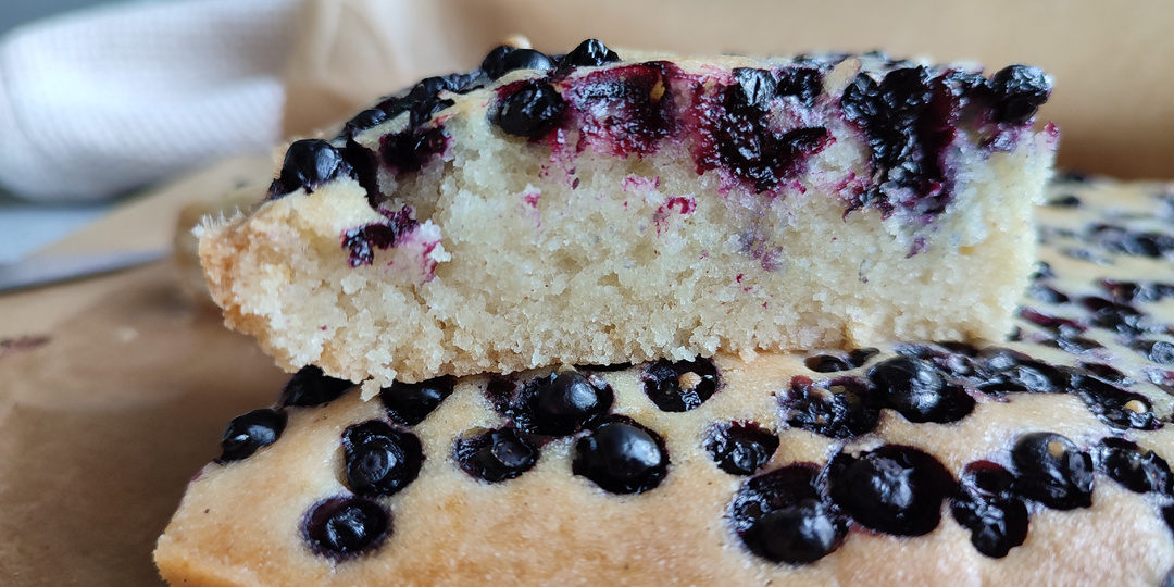 Манник с черникой - простой и вкусный постный пирог к чаю