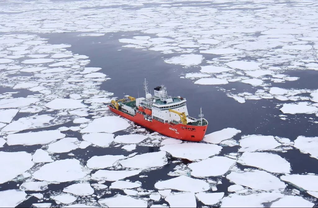 Photo: Research icebreaking vessel Araon of the Republic of Korea