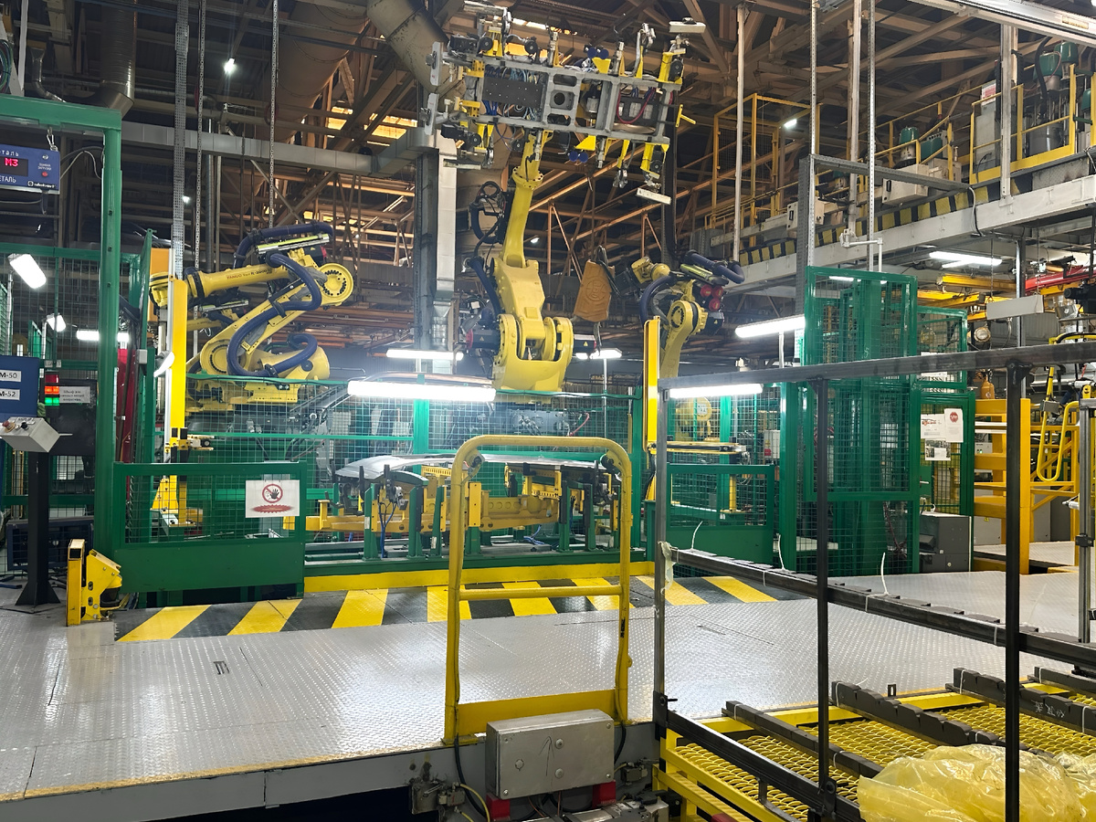 Крупнейший столичный автомобильный завод быстро запустил производство и работает в режиме полного цикла.