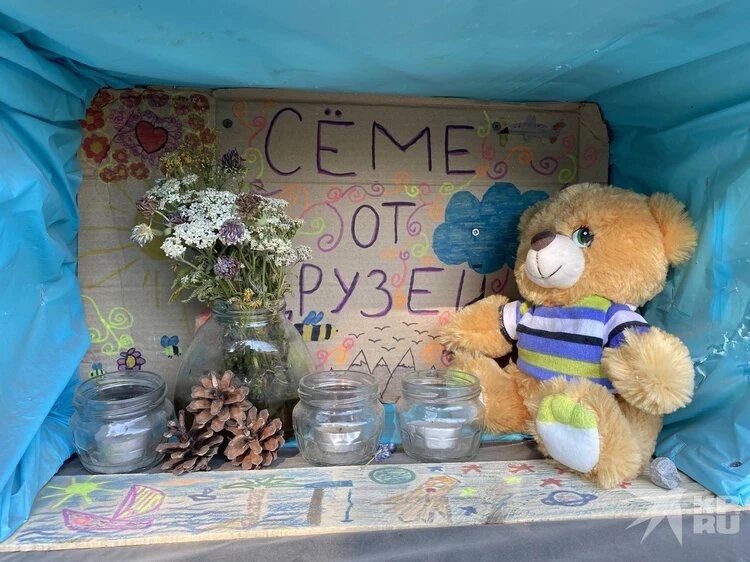 Мемориал у места гибели мальчика. 