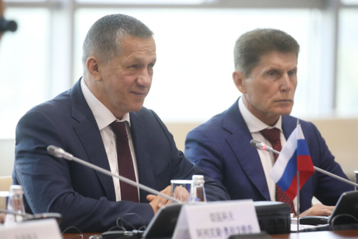 Юрий Трутнев и Олег Кожемяко. Фото: правительство Приморья 