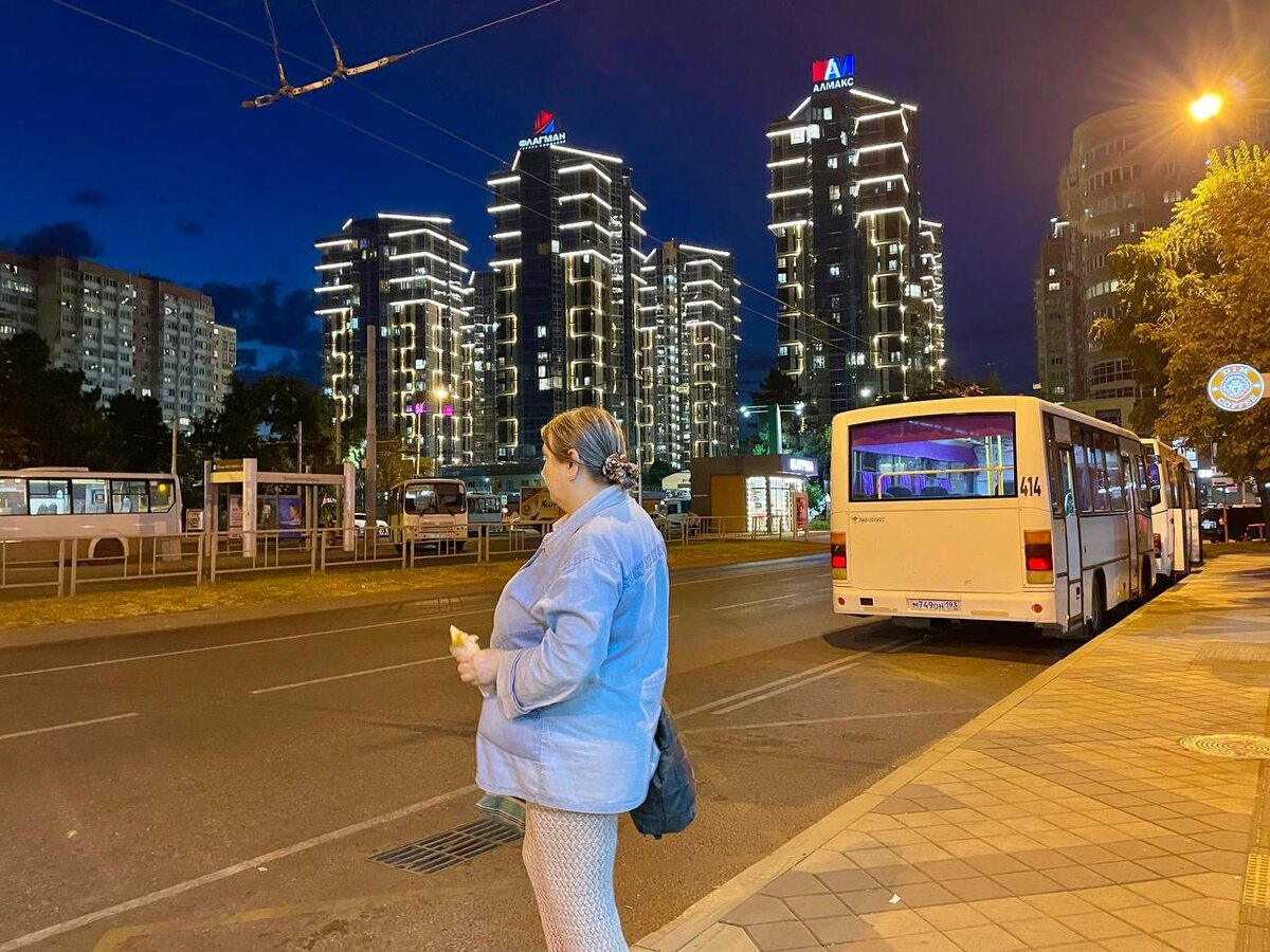 Местные жители обсуждают постоянные отключения электричества в городе.  Фото: Фото: ФедералПресс / Андрей Гусий