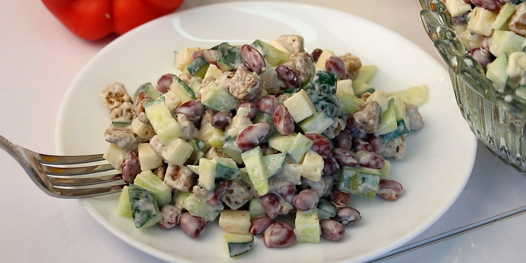 Быстрый салат с фасолью: очень вкусный и недорогой (готовится буквально за минуты)