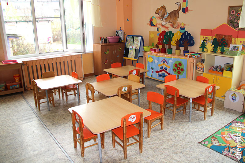    Новую мебель в детских садах и оборудование в школьных столовых установят в этом году.
