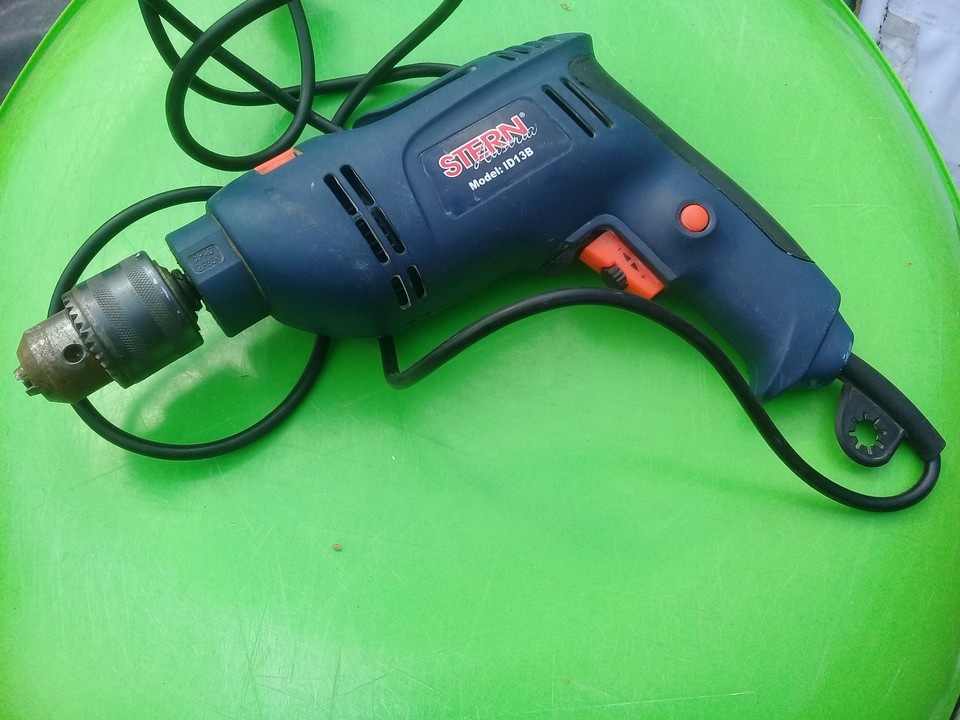    Нельзя стучать молотком или сверлить дрелью с 21:00 до 08:00 в будние дни и в выходные. Алексей СЕРГУНИН