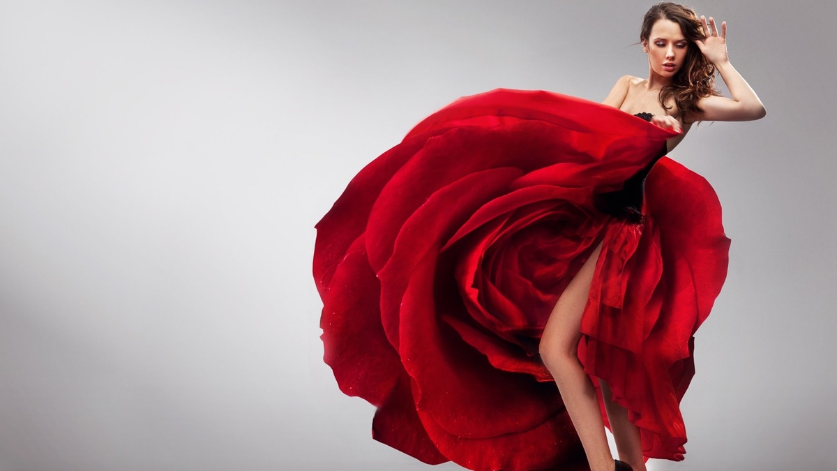 Источник фото: https://24warez.ru/main/photo/1157518979-5-modnyh-plat-ev-v-garderobe-so.html