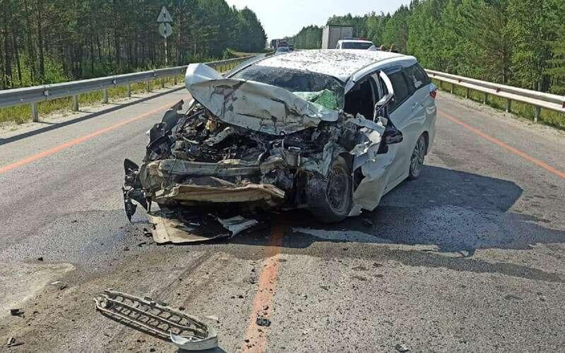 В Магдагачинском районе Амурской области на 1225-м километре трассы «Амур» в результате аварии погиб мужчина. Столкнулись две машины: Honda Shuttle и КАМАЗ.