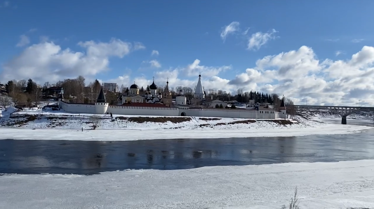 г. Старица. Река Волга и Старицкий Успенский монастырь
