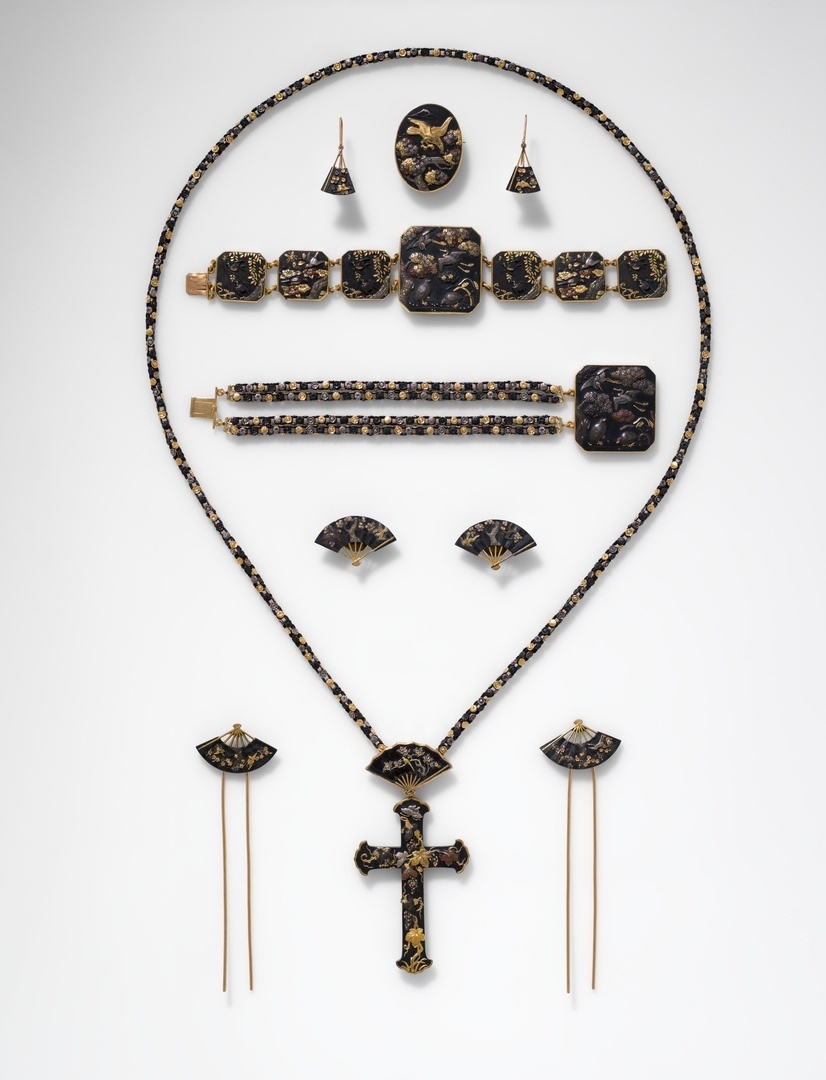Victorian Royal Jewelers Hunt & Roskell Japanese Shakudo Suite Of 22k Yellow Gold, Rose Gold And Sterling Silver - United Kingdom c.1875 https://www.metmuseum.org/art/collection/search/770207