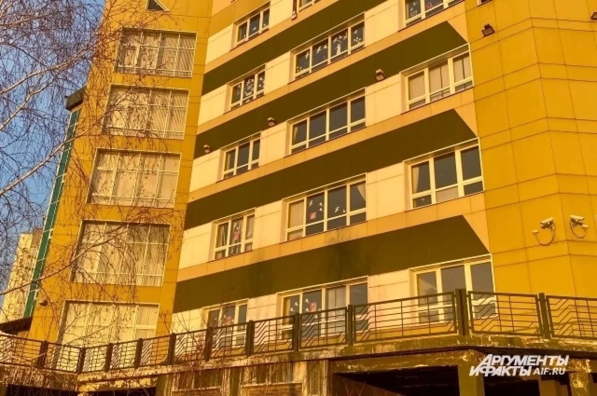    Полиция проводит проверку по факту падения ребёнка из окна 4 этажа в Инте