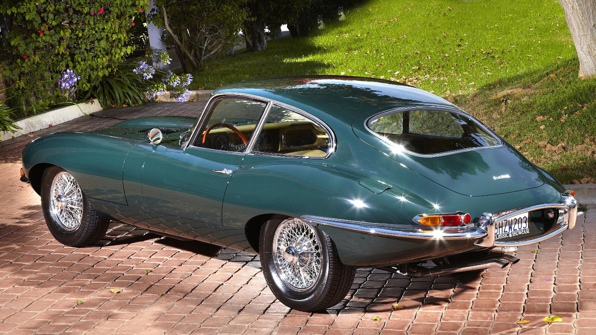Jaguar E-type сзади. Источник фото: Pinterest.ru