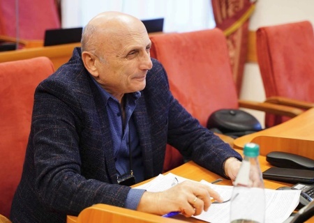    Директор Ярославского зоопарка Бараташвили призвал отказаться от равноправия женщин и мужчин