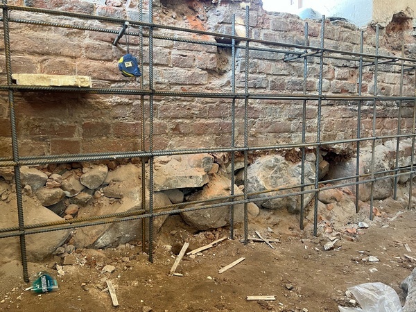     В Кинешме продолжается реставрация исторического здания детской поликлиники