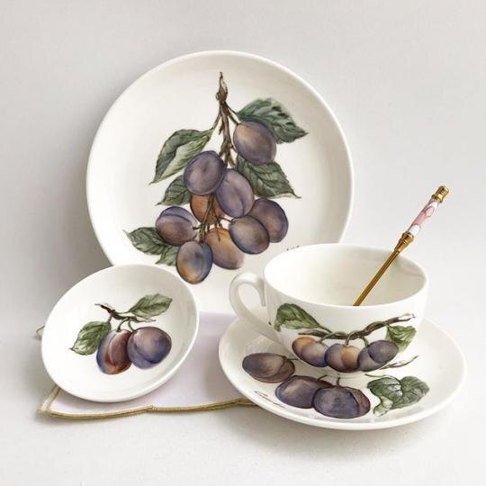 Чашка объем 250 мл, тарелка диаметр 20 см, розетка 9 см.