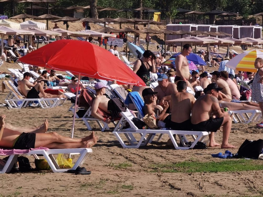   Пляжи переполнены. Фото: Александра Савичева.