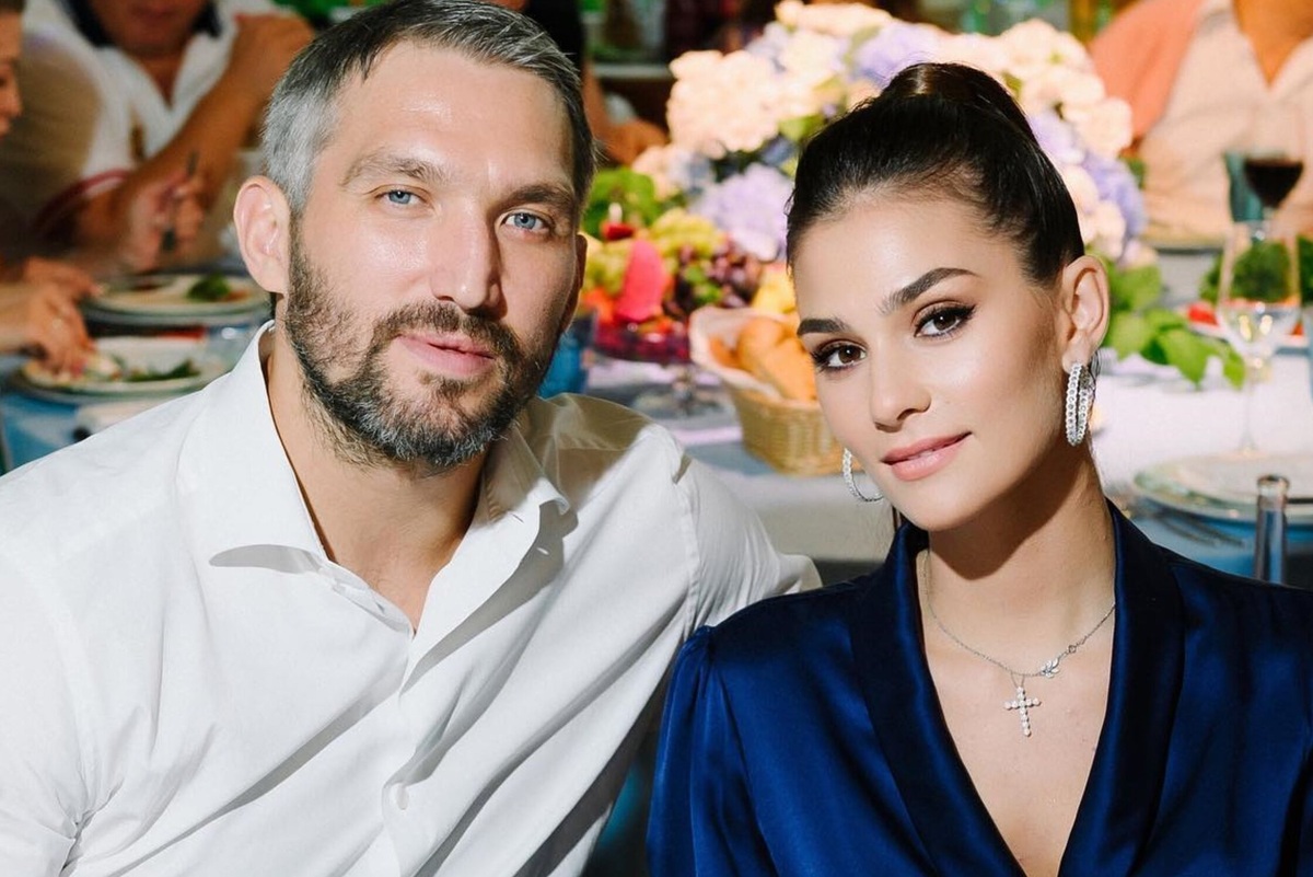     «Муж сделал втайне от меня»: Анастасия Шубская показала сюрприз Александра Овечкина на годовщину свадьбы